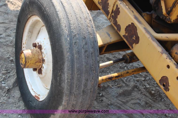 image for item H6665 International 3444 backhoe