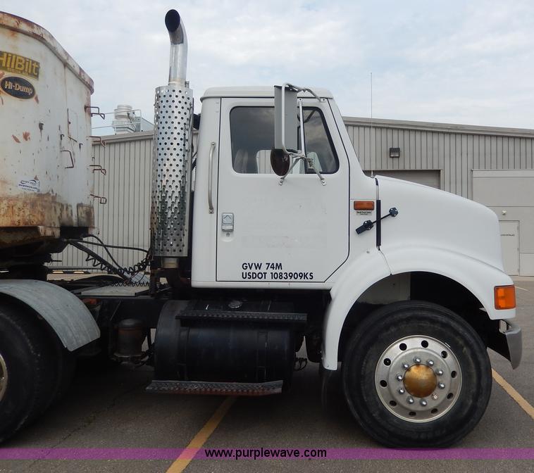 image for item I4337 1995 International 8100 semi truck