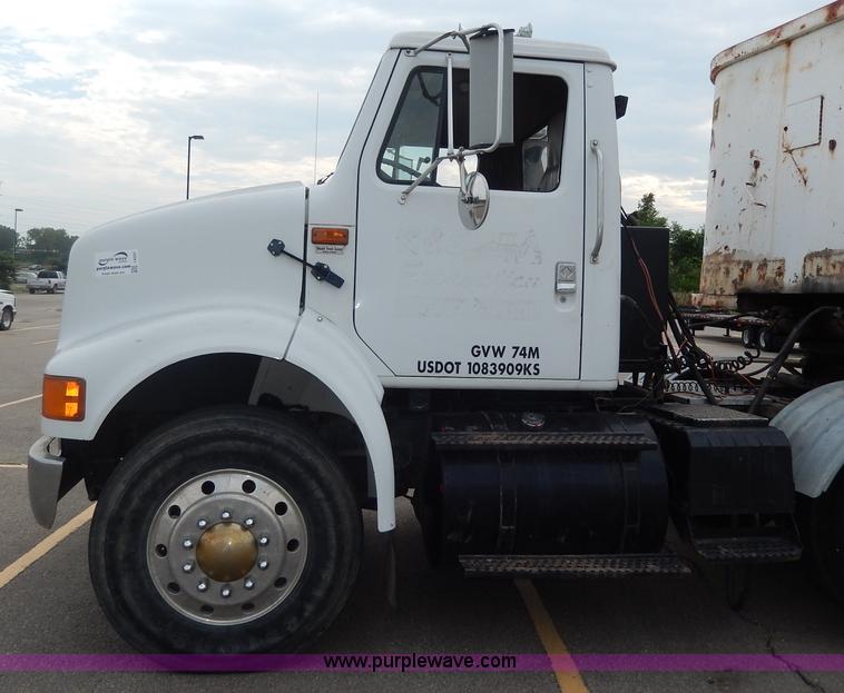 image for item I4337 1995 International 8100 semi truck