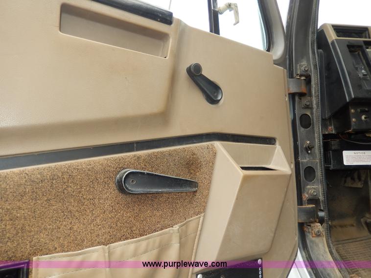 image for item I4337 1995 International 8100 semi truck