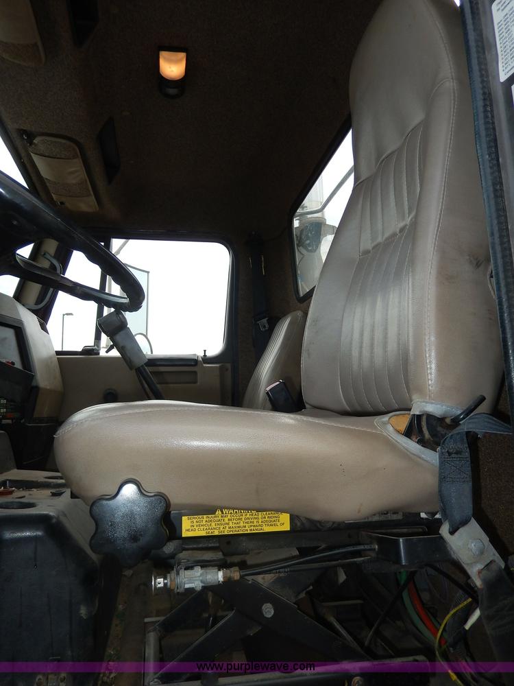 image for item I4337 1995 International 8100 semi truck