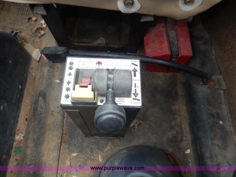 image for item I4337 1995 International 8100 semi truck