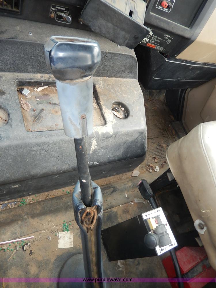 image for item I4337 1995 International 8100 semi truck