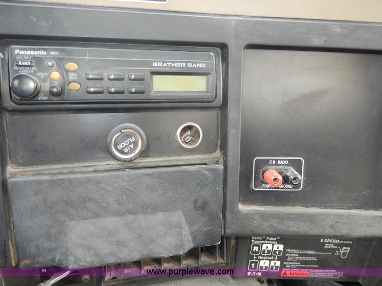 image for item I4337 1995 International 8100 semi truck