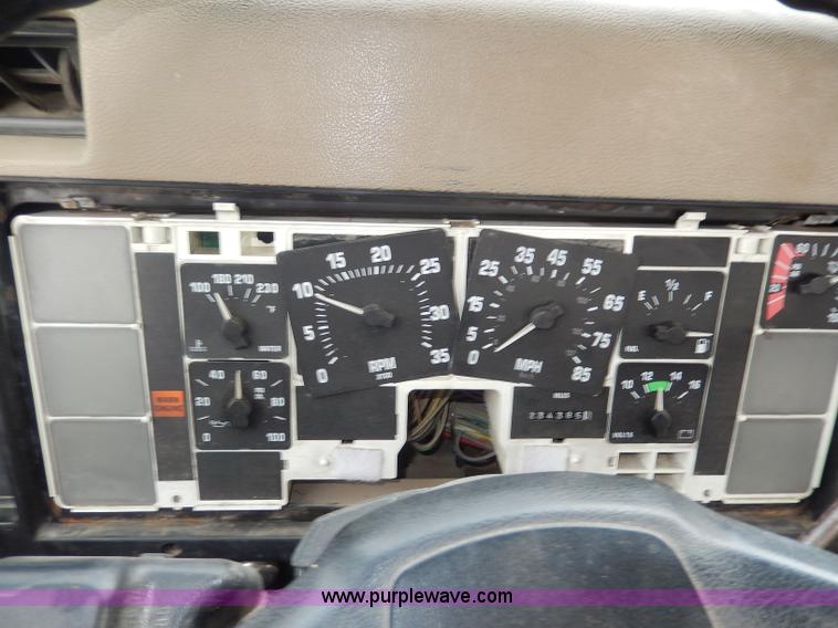 image for item I4337 1995 International 8100 semi truck