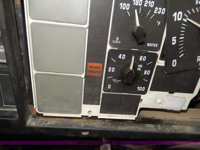 image for item I4337 1995 International 8100 semi truck