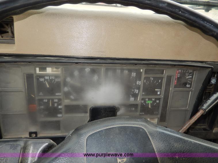 image for item I4337 1995 International 8100 semi truck