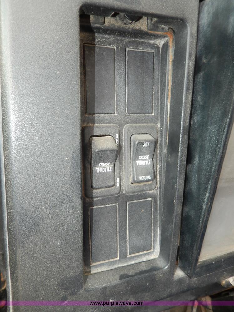 image for item I4337 1995 International 8100 semi truck