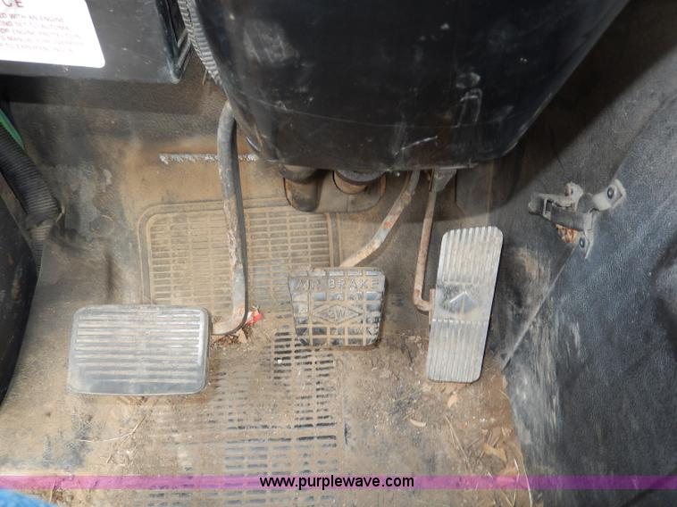 image for item I4337 1995 International 8100 semi truck