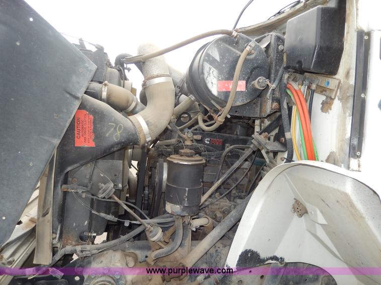 image for item I4337 1995 International 8100 semi truck