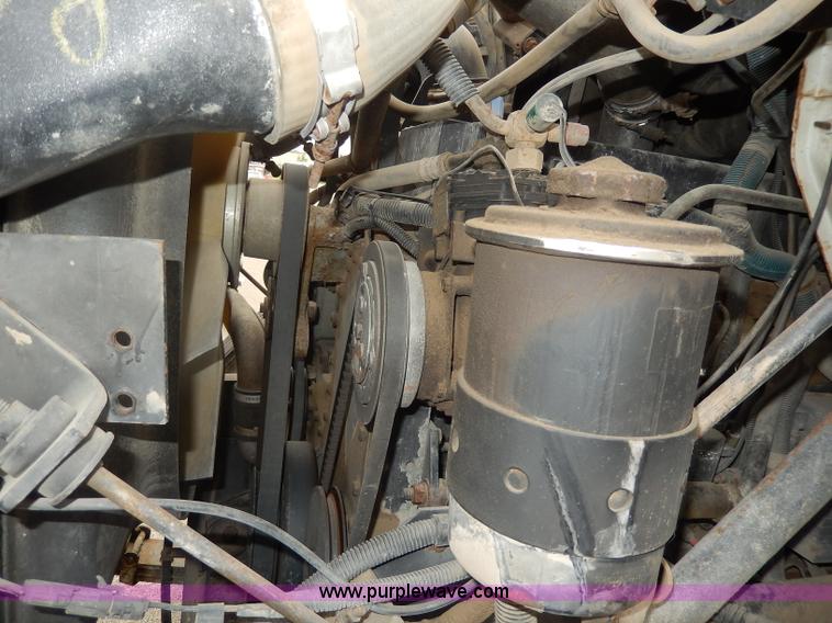 image for item I4337 1995 International 8100 semi truck