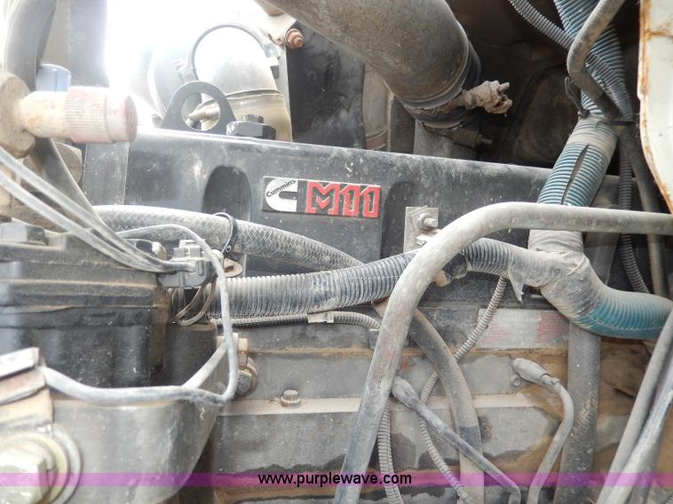 image for item I4337 1995 International 8100 semi truck