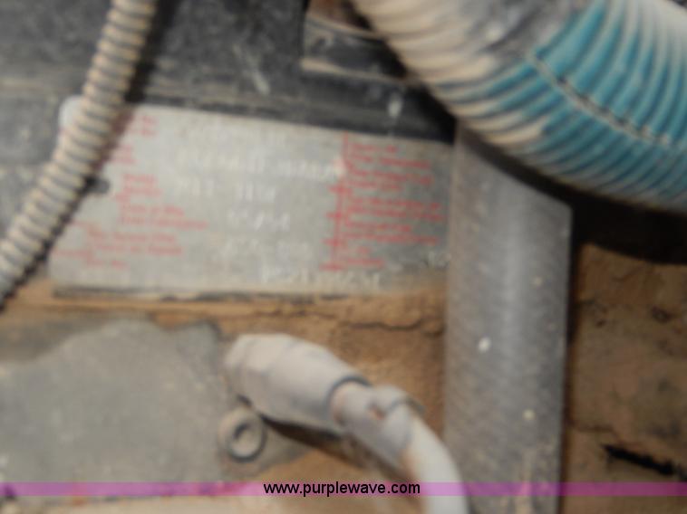 image for item I4337 1995 International 8100 semi truck