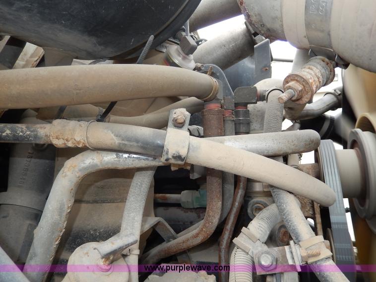 image for item I4337 1995 International 8100 semi truck