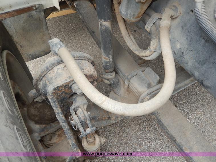 image for item I4337 1995 International 8100 semi truck