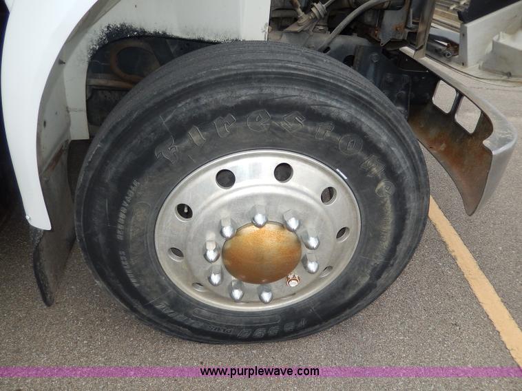 image for item I4337 1995 International 8100 semi truck