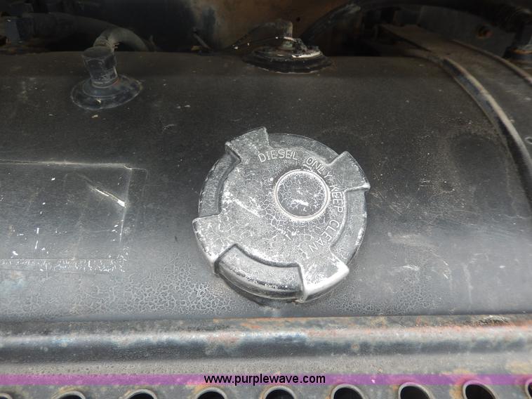 image for item I4337 1995 International 8100 semi truck