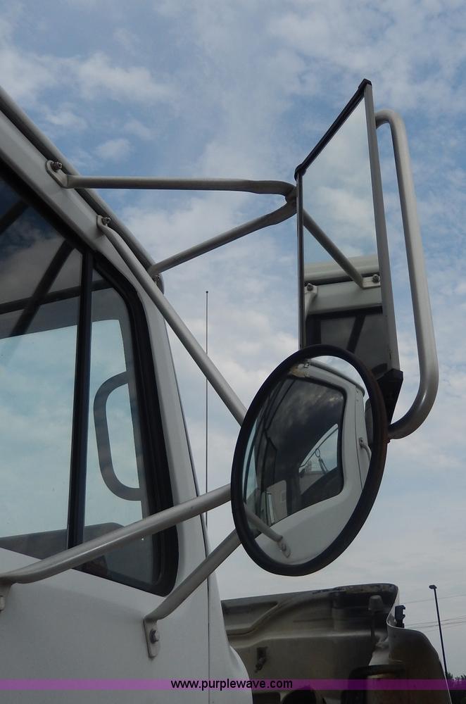 image for item I4337 1995 International 8100 semi truck