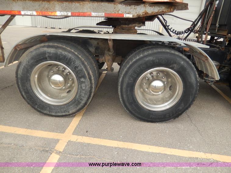 image for item I4337 1995 International 8100 semi truck