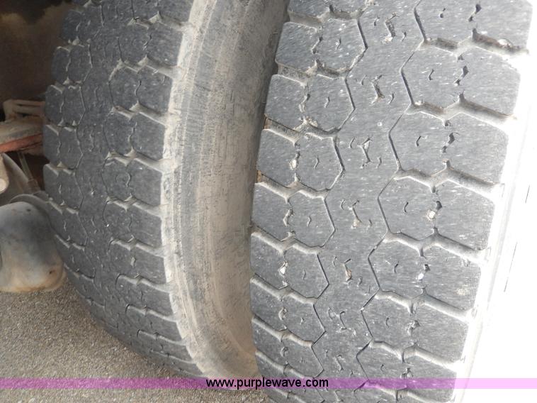 image for item I4337 1995 International 8100 semi truck