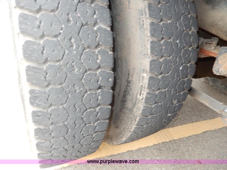 image for item I4337 1995 International 8100 semi truck