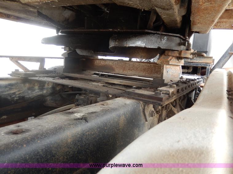 image for item I4337 1995 International 8100 semi truck