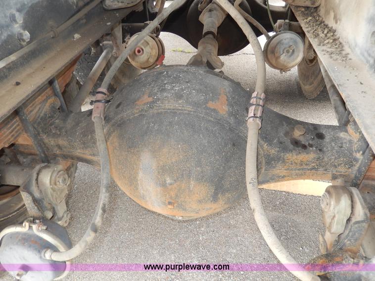 image for item I4337 1995 International 8100 semi truck