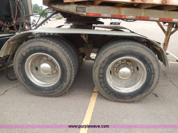 image for item I4337 1995 International 8100 semi truck