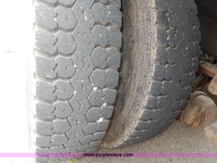 image for item I4337 1995 International 8100 semi truck