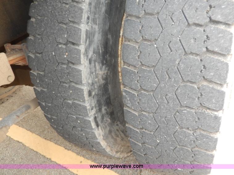 image for item I4337 1995 International 8100 semi truck