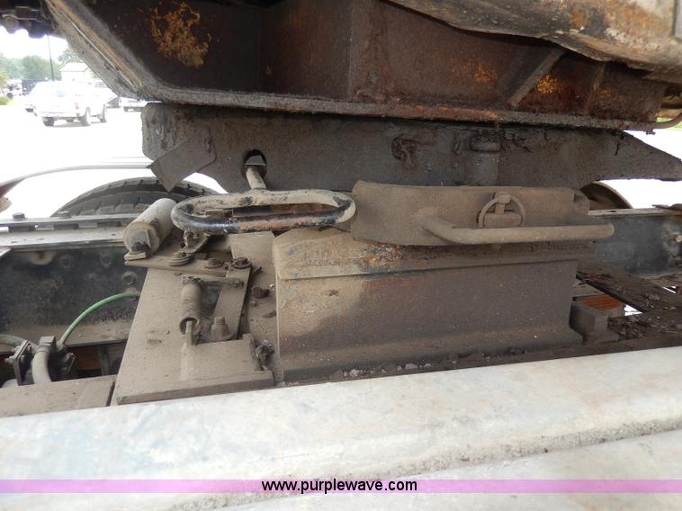 image for item I4337 1995 International 8100 semi truck