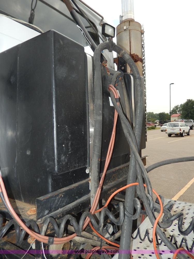 image for item I4337 1995 International 8100 semi truck