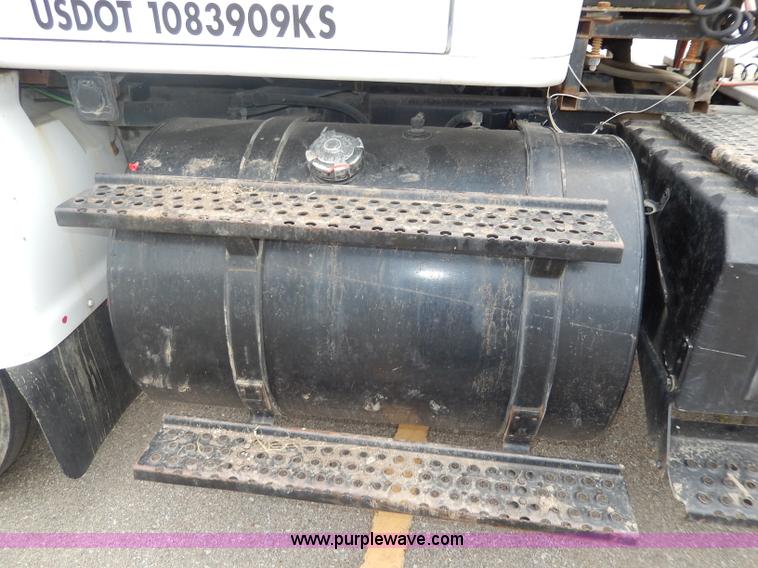 image for item I4337 1995 International 8100 semi truck