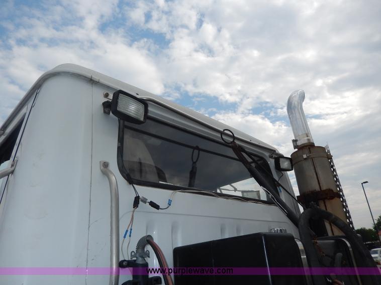 image for item I4337 1995 International 8100 semi truck