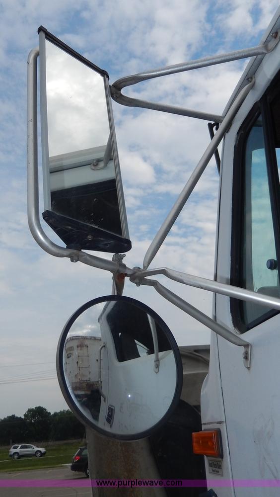 image for item I4337 1995 International 8100 semi truck