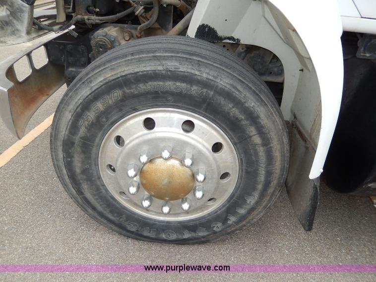 image for item I4337 1995 International 8100 semi truck