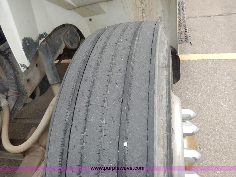 image for item I4337 1995 International 8100 semi truck