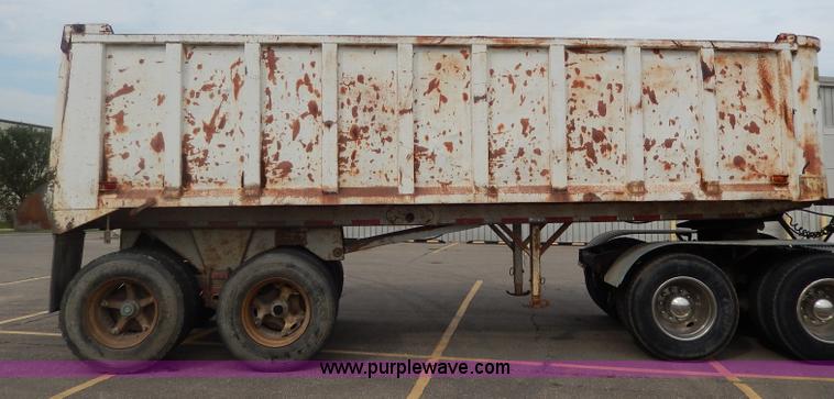 image for item I4338 1986 Hilbilt Hi Dump trailer