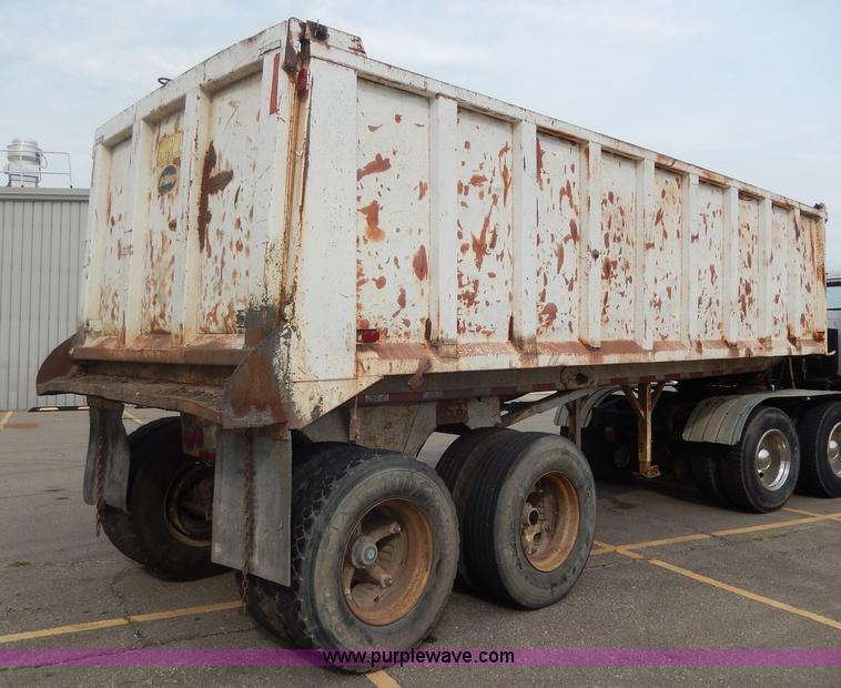 image for item I4338 1986 Hilbilt Hi Dump trailer