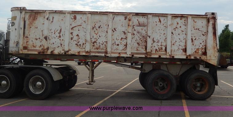 image for item I4338 1986 Hilbilt Hi Dump trailer