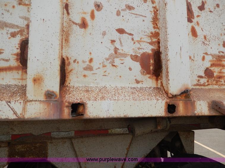 image for item I4338 1986 Hilbilt Hi Dump trailer