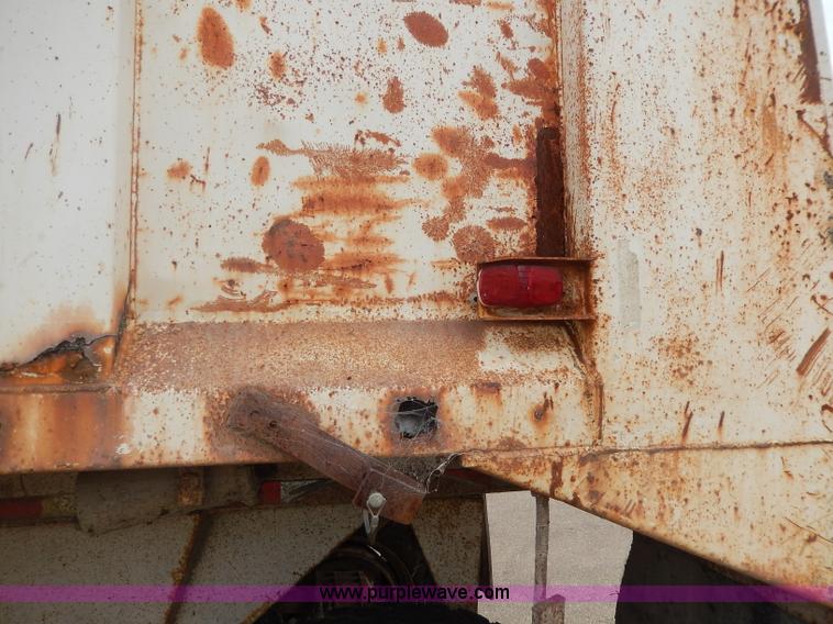 image for item I4338 1986 Hilbilt Hi Dump trailer