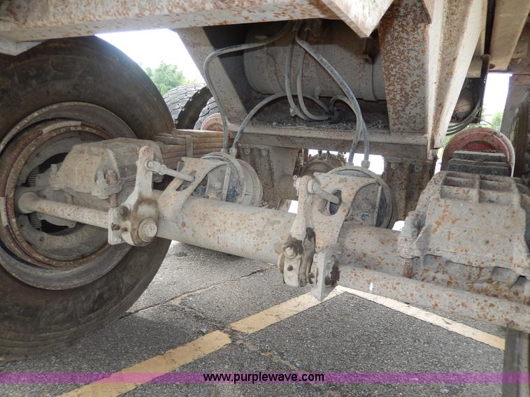 image for item I4338 1986 Hilbilt Hi Dump trailer