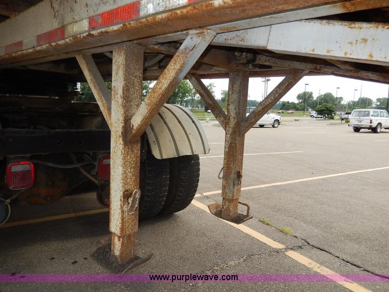 image for item I4338 1986 Hilbilt Hi Dump trailer