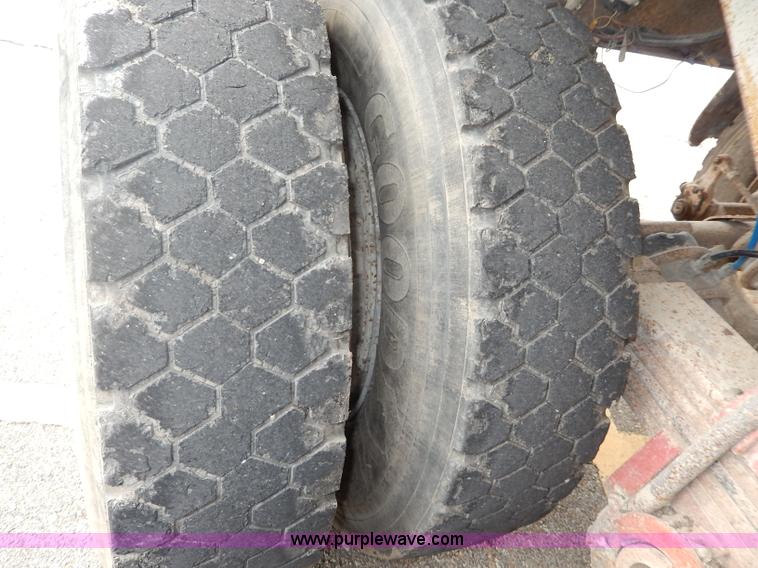 image for item I4338 1986 Hilbilt Hi Dump trailer