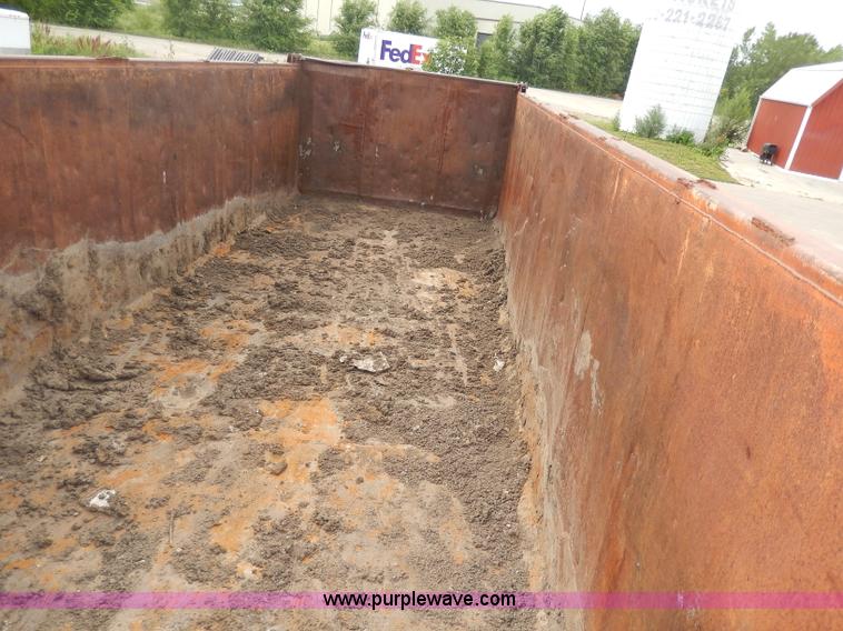 image for item I4338 1986 Hilbilt Hi Dump trailer