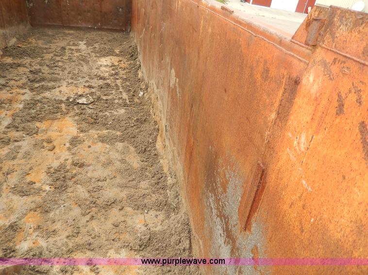 image for item I4338 1986 Hilbilt Hi Dump trailer