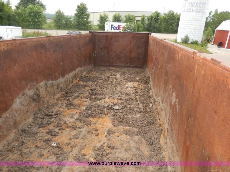 image for item I4338 1986 Hilbilt Hi Dump trailer