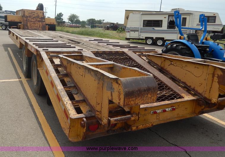 image for item I4340 1987 Belshe T10 lowboy trailer