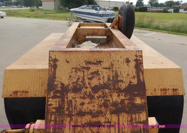 image for item I4340 1987 Belshe T10 lowboy trailer